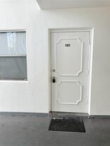2420 Johnson St, Unit 102 in Hollywood, FL - Building Photo