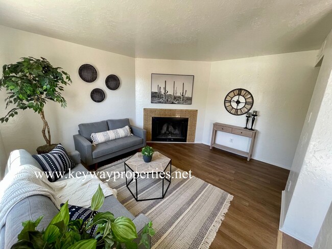 property at 1000 Meadowlark Ct SE