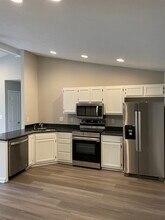 10750 N Park Ave in Carmel, IN - Foto de edificio - Building Photo