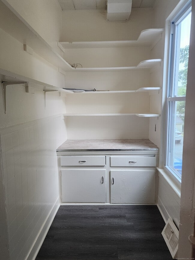 25 Seymour St in Bristol, CT - Building Photo - Building Photo