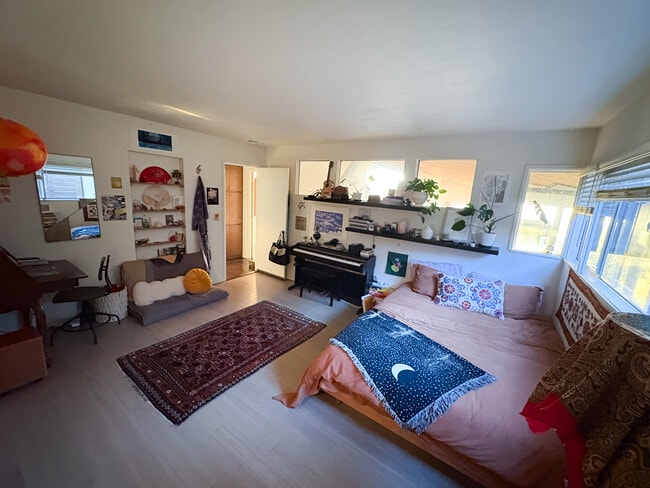 6925 Snake Rd in Oakland, CA - Foto de edificio - Building Photo