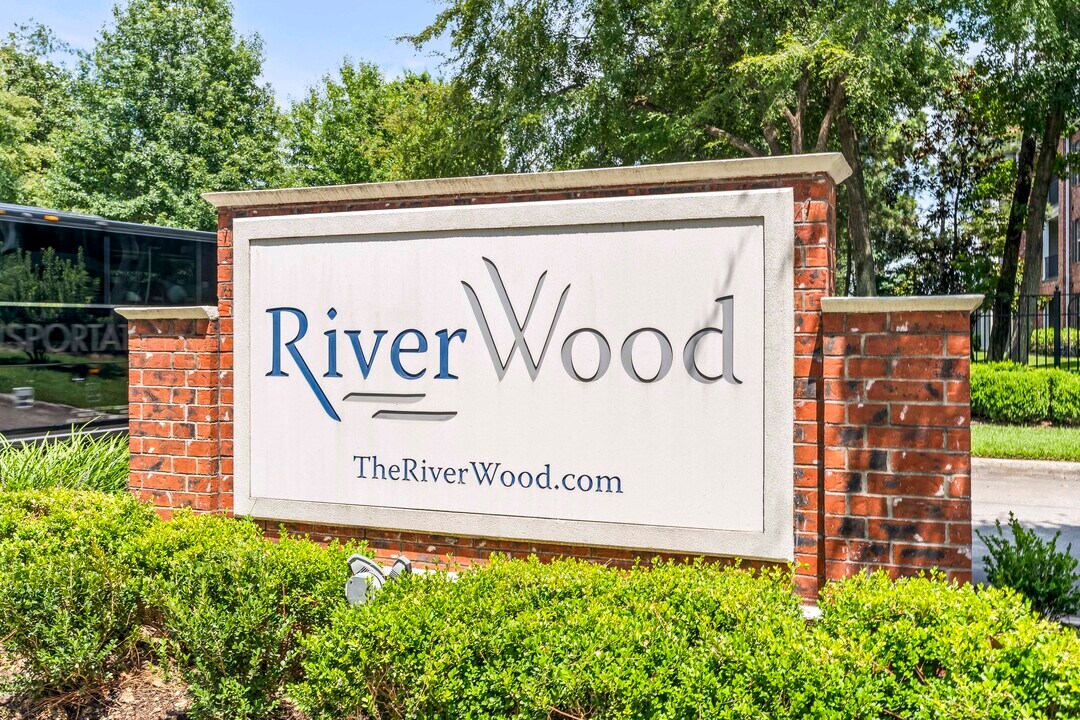 Riverwood Apartments in Conroe, TX - Foto de edificio