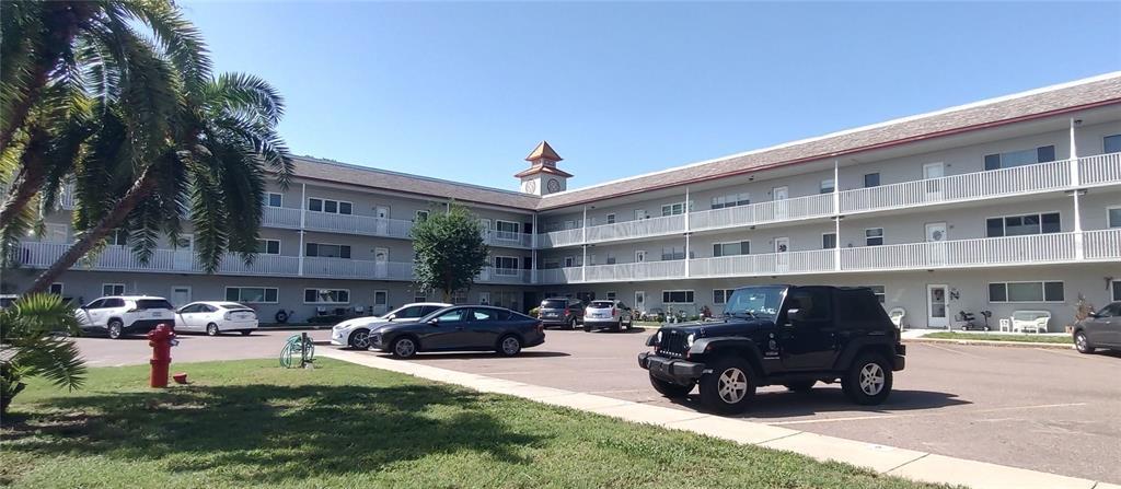 2261 Swedish Dr in Clearwater, FL - Foto de edificio