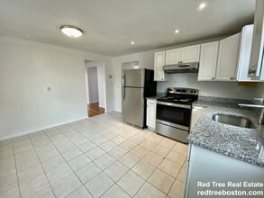 95 Metropolitan Ave, Unit 2 in Boston, MA - Building Photo - Building Photo