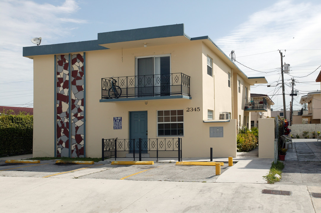 2345 W 9th Ln in Hialeah, FL - Building Photo