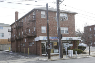 100 Broad in Palisades Park, NJ - Building Photo - Building Photo