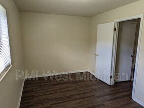 6074 In the Pines Dr SE in Grand Rapids, MI - Building Photo - Building Photo