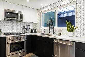 139 Lexington Ln in Costa Mesa, CA - Building Photo - Building Photo