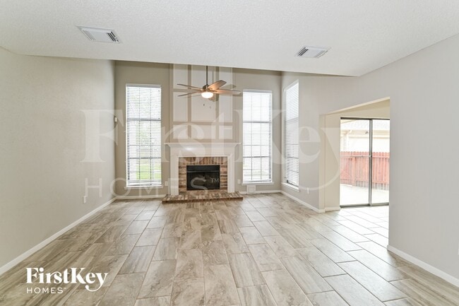 2017 Spinnaker Dr in League City, TX - Foto de edificio - Building Photo