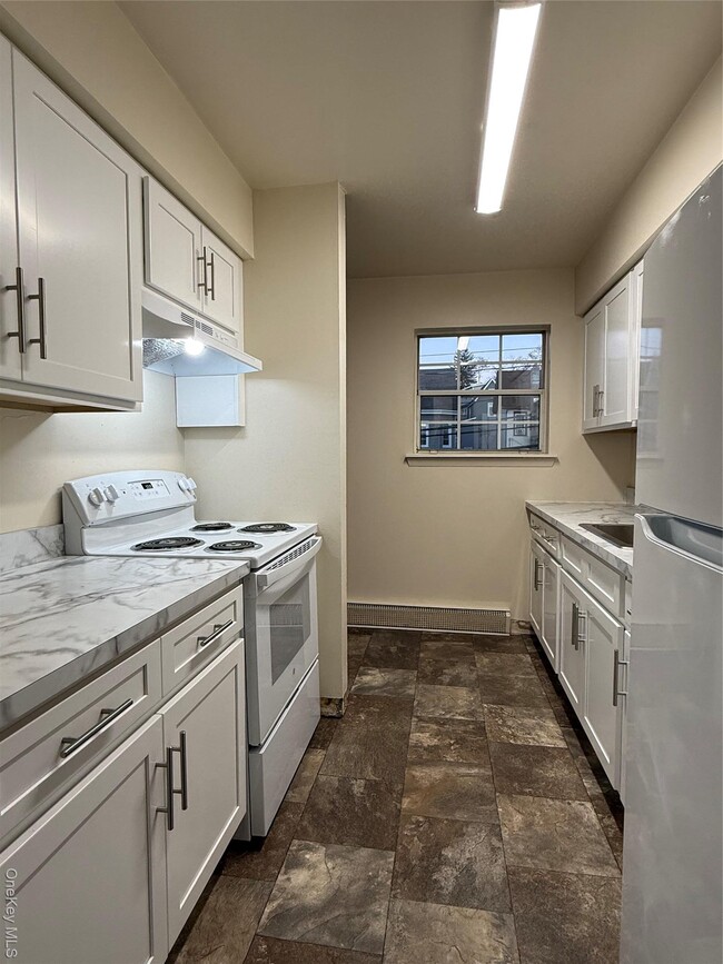 33 Oak St in Walden, NY - Foto de edificio - Building Photo