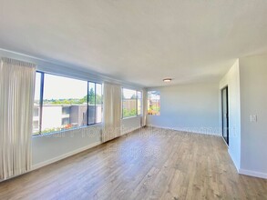 3604 26th Pl W-Unit -Apt 202 in Seattle, WA - Foto de edificio - Building Photo