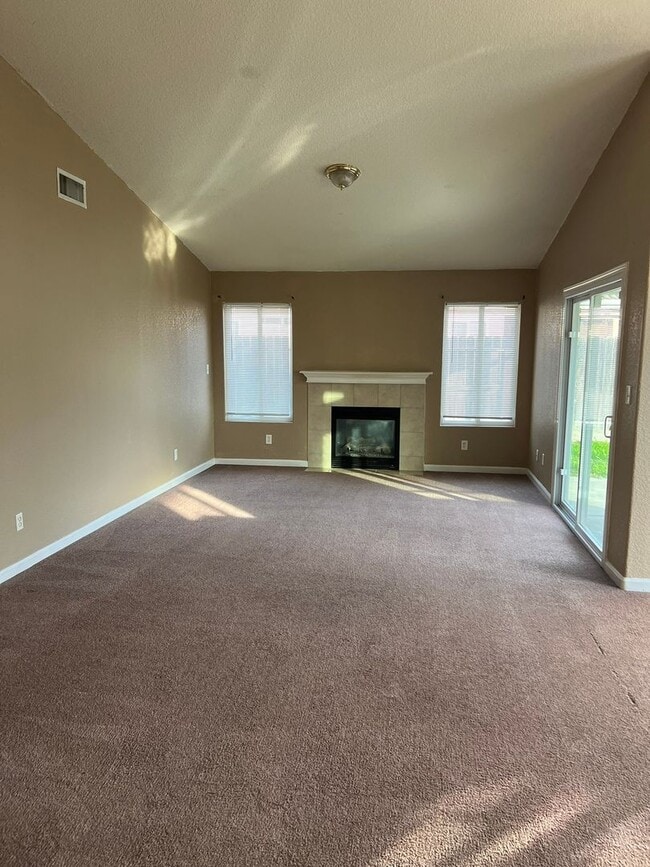 706 Vino Ct in Los Banos, CA - Building Photo - Building Photo