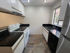 9829 Caminito Marlock in San Diego, CA - Foto de edificio - Building Photo