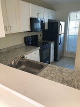 738 W Collins St in Denton, TX - Building Photo - Building Photo