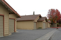 Peachview Apartments in Clovis, CA - Building Photo - Building Photo