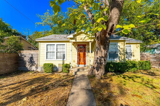 2008 Rountree Dr in Austin, TX - Building Photo - Building Photo
