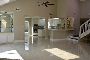 2127 Manor Green Dr in Houston, TX - Building Photo