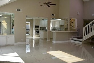 2127 Manor Green Dr in Houston, TX - Foto de edificio - Building Photo