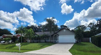 650 Koutnik Rd SE in Palm Bay, FL - Building Photo