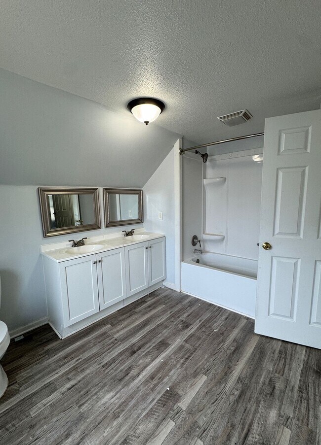 property at 1916 Leer St