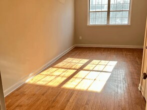 758 209th St, Unit #2 in Pasadena, MD - Foto de edificio - Building Photo