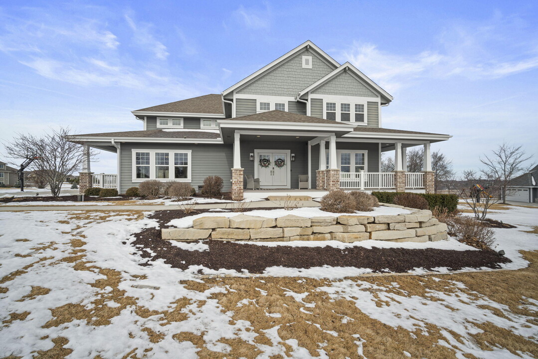 3904 Timber Stone Way in Richfield, WI - Foto de edificio