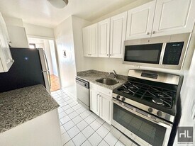 Fourth Avenue, Unit 9G in New York, NY - Building Photo