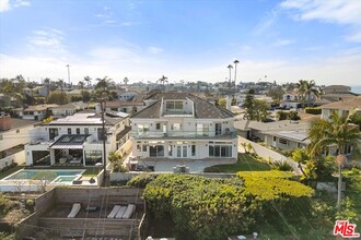 8261 Rees St in Los Angeles, CA - Foto de edificio - Building Photo