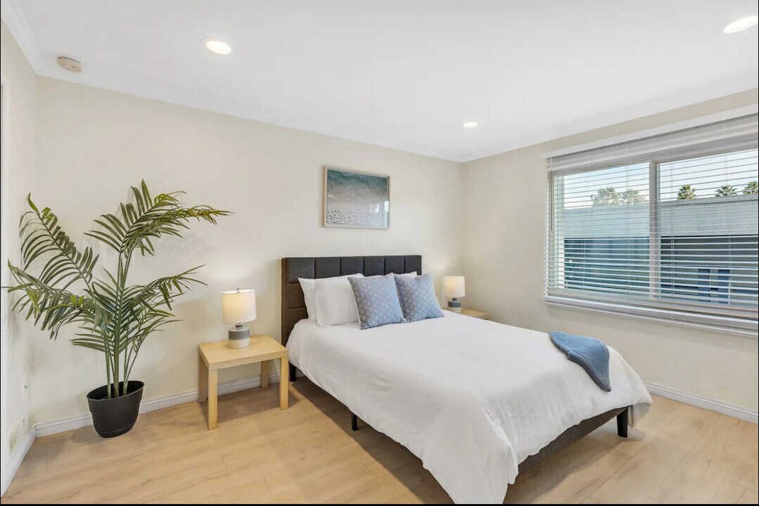 17192 Pacific Coast Hwy, Unit 106 in Huntington Beach, CA - Building Photo