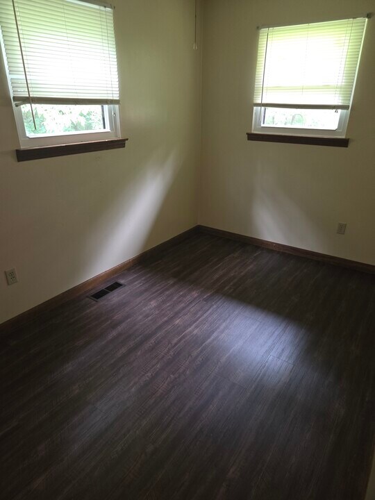 315 Old Lake Rd in Tunnel Hill, GA - Building Photo