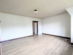 229 N Graham St, Unit 2 in Pittsburgh, PA - Foto de edificio - Building Photo