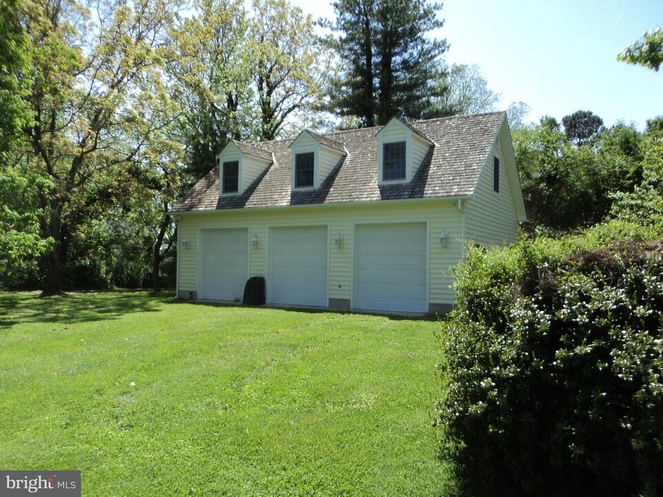 5757 Poplar Ln in Royal Oak, MD - Building Photo