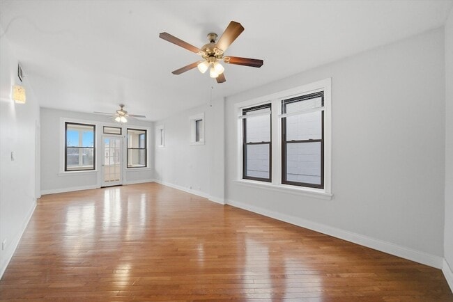 2908 W Palmer St, Unit 3 in Chicago, IL - Foto de edificio - Building Photo