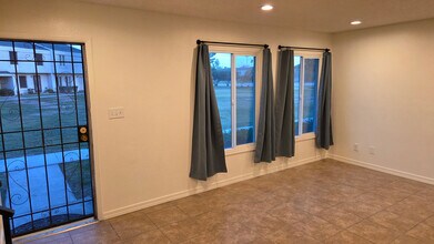 6521 S La Corta Dr in Tempe, AZ - Foto de edificio - Building Photo