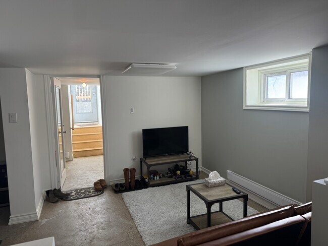 37 Ash Cres in Toronto, ON - Building Photo - Building Photo