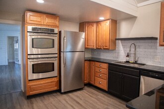 281 Salmon Brook St-Unit -Floor 1 in Granby, CT - Building Photo - Building Photo