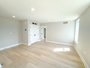 267 Green Ln in Philadelphia, PA - Building Photo - Building Photo