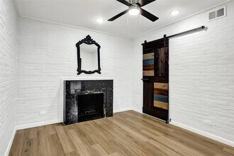 7 Briar Dale Ct in Houston, TX - Foto de edificio - Building Photo