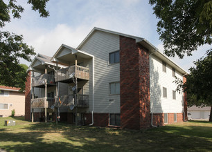 Sunrise Valley Trails Apartments in Adel, IA - Building Photo - Building Photo