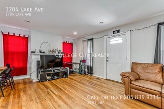 1704 Lake Ave in Tuscaloosa, AL - Foto de edificio - Building Photo