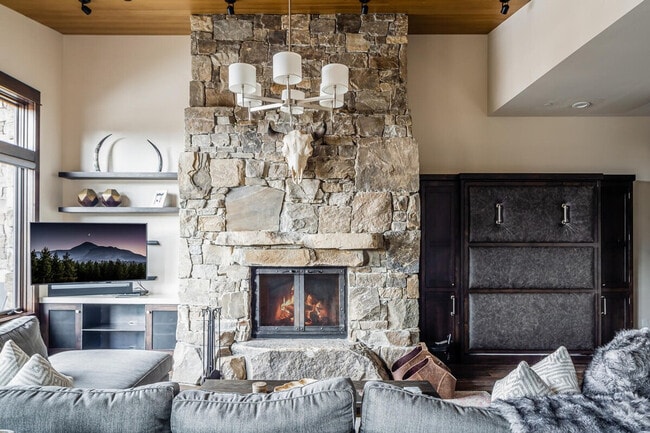 4 Lodgeside Wy in Big Sky, MT - Building Photo - Building Photo