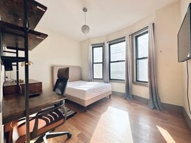Furnished room/NOT APARTMENT in Brooklyn, NY - Building Photo