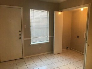 8005 Rothington Rd, Unit 706 in Dallas, TX - Building Photo - Building Photo