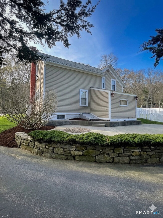 755 Scotland Rd in Norwich, CT - Building Photo - Building Photo