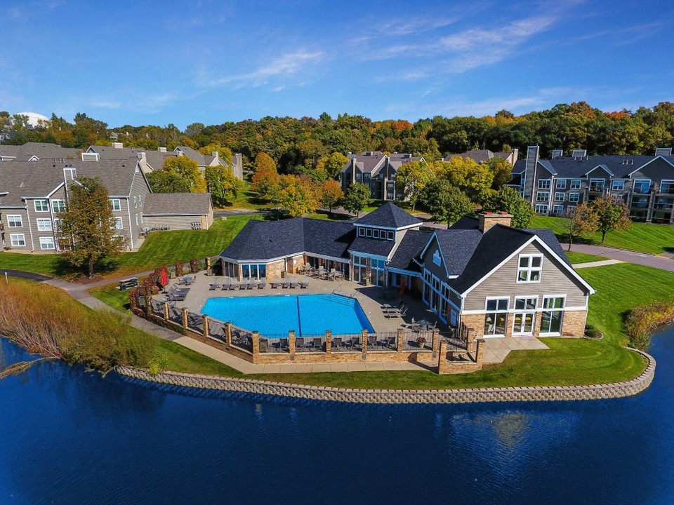 Chasewood Gates in Minnetonka, MN - Building Photo