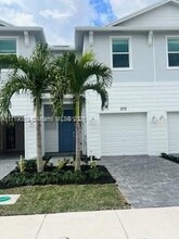 372 SE Crossoak Ln in Port St. Lucie, FL - Building Photo - Building Photo