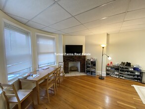 79 Beacon St, Unit 879 Beacon unit 32 in Boston, MA - Building Photo - Building Photo