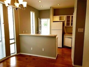 2002 N Fitzhugh Ave, Unit 1 in Dallas, TX - Foto de edificio - Building Photo