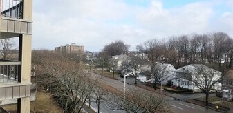 90 Quincy Shore Dr, Unit 319 in Quincy, MA - Building Photo