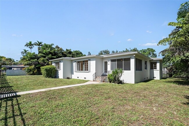 501 NW 45th St in Miami, FL - Building Photo - Building Photo